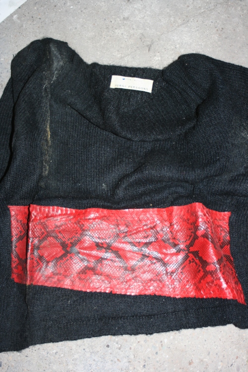 Jurgi Persoons woolen knit pullover wth application in red snakeskin
